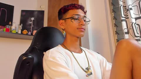 Snapshot of charlieerusso chatting on December 24, 6:33 am Charles Russo online show from December 24, 6:33 am