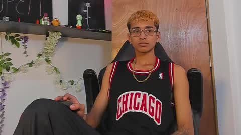 Snapshot of charlieerusso chatting on February 9, 8:02 pm Charles Russo online show from February 9, 8:02 pm