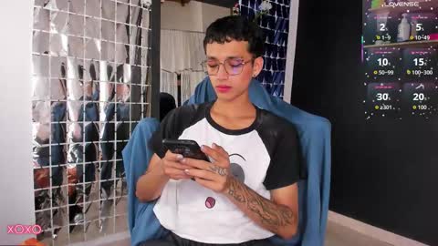 Snapshot of charlieerusso chatting on February 28, 4:19 pm Charles Russo online show from February 28, 4:19 pm