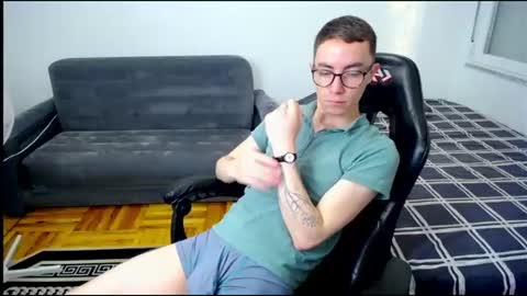 Snapshot of charlieseyer chatting on July 2, 7:36 am carlos reyes online show from July 2, 7:36 am