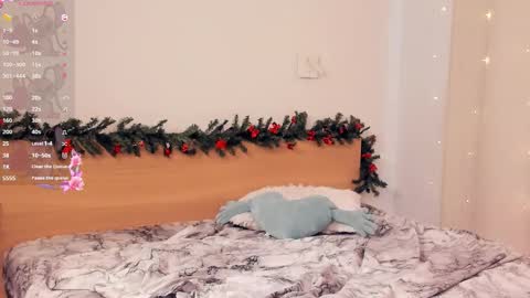 Snapshot of charlinepiker chatting on February 11, 7:35 am Yumi online show from February 11, 7:35 am