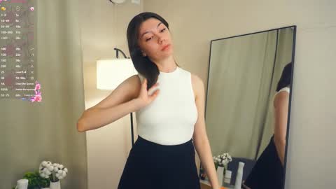 Snapshot of charlinepiker chatting on February 21, 6:42 pm Yumi online show from February 21, 6:42 pm