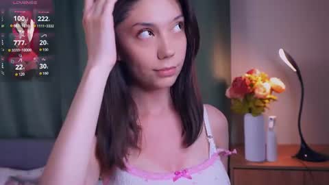 Snapshot of charlinepiker chatting on June 11, 10:41 pm Yumi online show from June 11, 10:41 pm