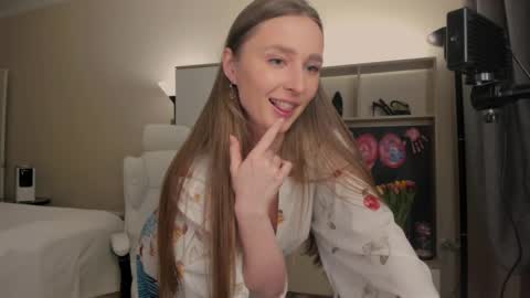 Snapshot of charlottawells chatting on March 8, 2:40 pm CharlottaWells online show from March 8, 2:40 pm