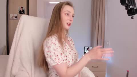 CharlottaWells online show from November 22, 9:30 am