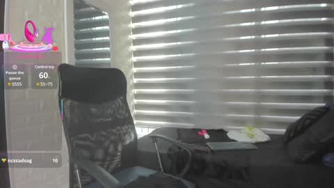 Snapshot of charlotte__g chatting on February 25, 3:27 pm charlotte online show from February 25, 3:27 pm