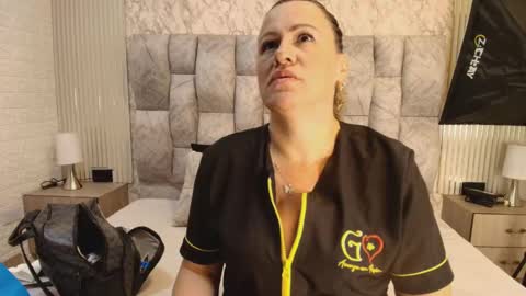 Snapshot of charlotte__g chatting on September 9, 11:10 am charlotte online show from September 9, 11:10 am