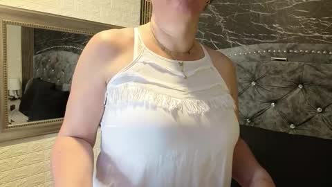 Snapshot of charlotte__g chatting on May 27, 11:18 am charlotte online show from May 27, 11:18 am