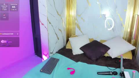Snapshot of charlotte__milf chatting on May 26, 9:55 pm charlotte__milf online show from May 26, 9:55 pm