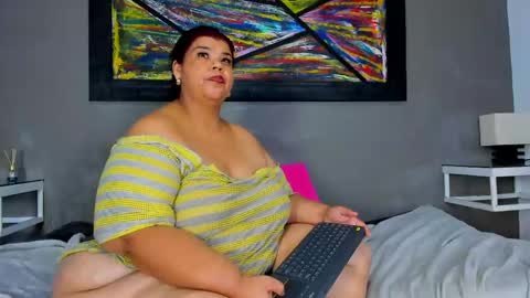 Snapshot of charlotte_curvy_ chatting on May 3, 8:09 am Angelica Charlotte online show from May 3, 8:09 am