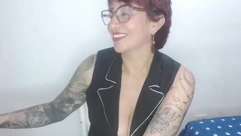 Snapshot of charlotte_gray_1 chatting on April 25, 10:51 pm Charlotte online show from April 25, 10:51 pm