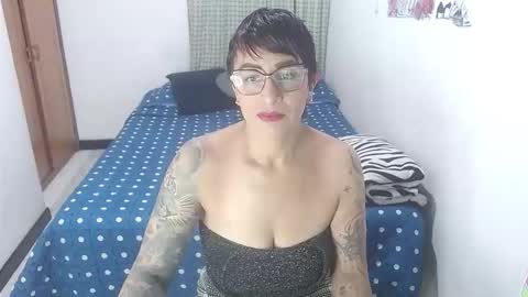 Snapshot of charlotte_gray_1 chatting on May 26, 9:49 am Charlotte online show from May 26, 9:49 am