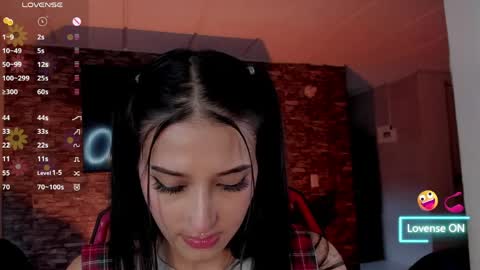 Snapshot of charlotte_greys chatting on April 20, 10:22 pm Charlotte online show from April 20, 10:22 pm