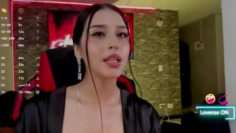 Snapshot of charlotte_greys chatting on April 25, 12:57 am Charlotte online show from April 25, 12:57 am