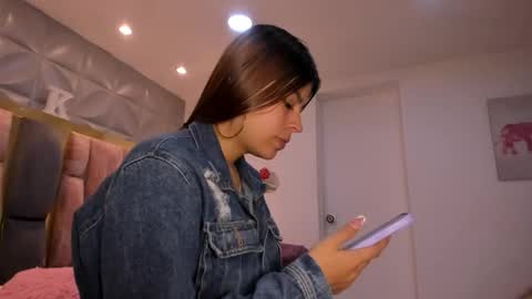 Snapshot of charlotte_icee chatting on February 10, 3:05 pm Charlotte Icee online show from February 10, 3:05 pm