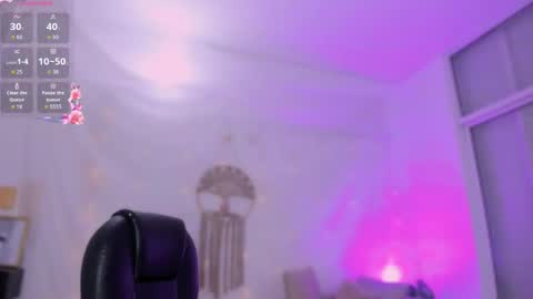Snapshot of charlotte_marcela chatting on June 7, 1:21 am carlot online show from June 7, 1:21 am