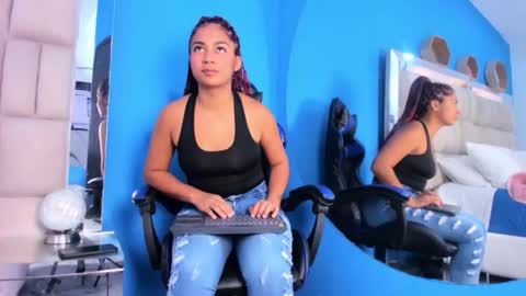 Snapshot of charlotte_mia17 chatting on November 18, 2:43 pm charlotte_mia17 online show from November 18, 2:43 pm