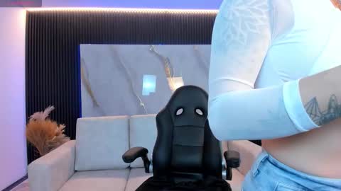 Snapshot of charlotte_whitee1 chatting on January 17, 1:05 pm Charlotte Everyday From 0700 to 1300 Col Time online show from January 17, 1:05 pm