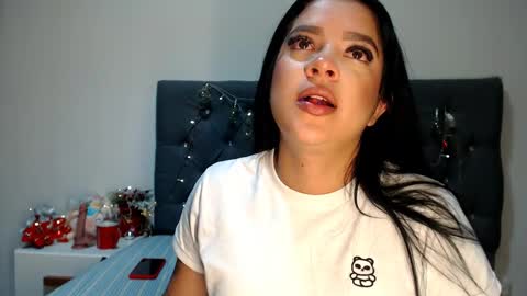 Snapshot of charlottee07 chatting on December 19, 4:41 am charlottee07 online show from December 19, 4:41 am