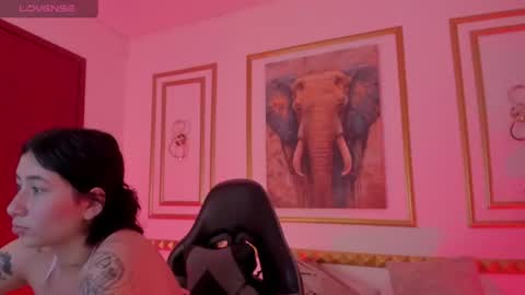 Snapshot of charlottee27_ chatting on July 2, 2:11 am Charlottee online show from July 2, 2:11 am