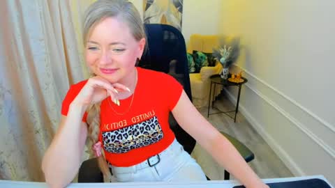 Snapshot of charlottekerti chatting on June 3, 2:33 pm Charlotte online show from June 3, 2:33 pm