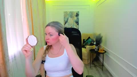 Snapshot of charlottekerti chatting on June 4, 11:38 am Charlotte online show from June 4, 11:38 am