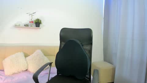 Snapshot of charlottelabouff chatting on May 17, 9:33 pm Charlotte online show from May 17, 9:33 pm
