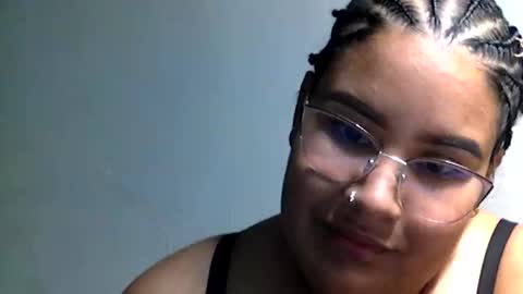 Snapshot of charlottequeen_21 chatting on May 11, 2:06 am charlottequeen_21 online show from May 11, 2:06 am