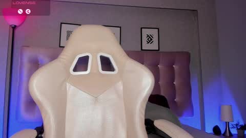 Snapshot of charlotterussel chatting on December 7, 12:08 am charlotterussel online show from December 7, 12:08 am