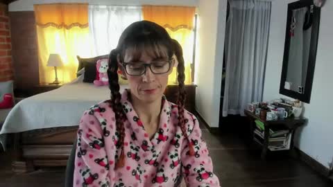Snapshot of charlottewillson chatting on April 28, 4:12 pm Charlotte online show from April 28, 4:12 pm
