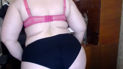 Snapshot of charlottextasty chatting on April 22, 10:17 am CharlotteXTasty online show from April 22, 10:17 am
