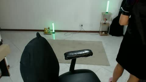 charlottezoe online show from March 29, 7:30 am