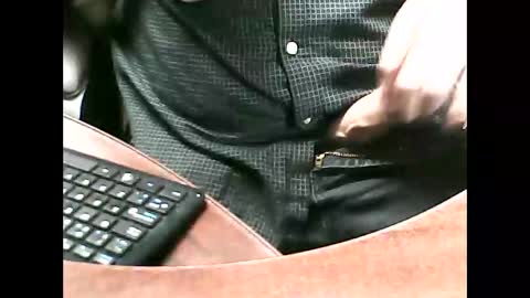 Snapshot of charmeur2672 chatting on October 20, 9:43 am charmeur2672 online show from October 20, 9:43 am