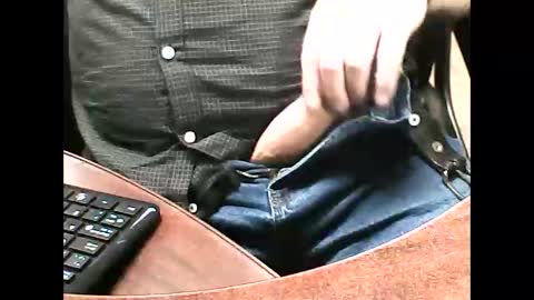 Snapshot of charmeur2672 chatting on April 21, 9:37 am charmeur2672 online show from April 21, 9:37 am