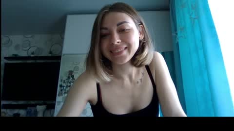Snapshot of charming__chick chatting on June 7, 10:30 am charming__chick online show from June 7, 10:30 am