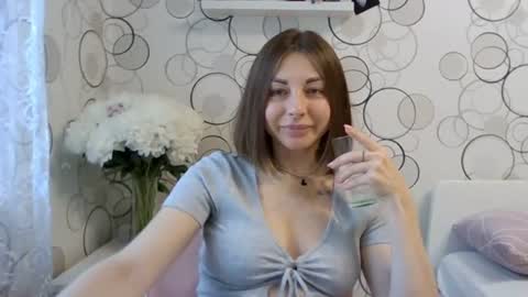 Snapshot of charming__chick chatting on June 16, 1:25 pm charming__chick online show from June 16, 1:25 pm