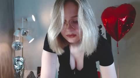 Michelle  online show from March 20, 2:05 am