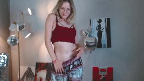 Michelle  online show from April 3, 5:05 am