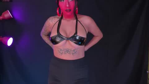 Snapshot of charming_snake_ chatting on October 31, 8:43 pm Victoria online show from October 31, 8:43 pm