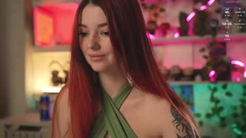 Snapshot of charmings_054 chatting on February 13, 5:22 pm Belle and Miley online show from February 13, 5:22 pm