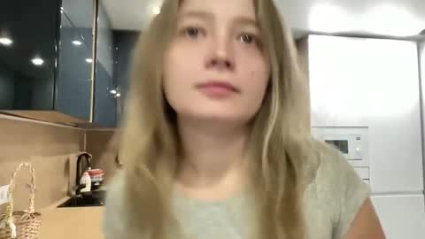 Sarah online show from September 14, 3:00 pm