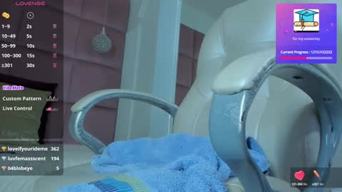 Snapshot of chartolotte__ chatting on December 10, 3:55 pm Andrea online show from December 10, 3:55 pm