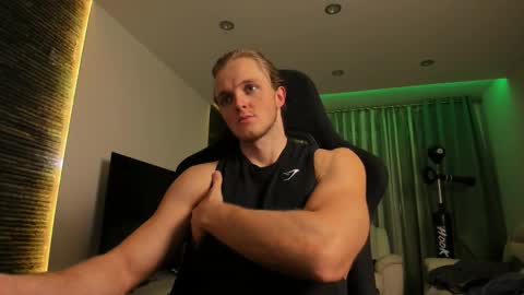 Snapshot of chasereed_ chatting on December 16, 9:20 pm Chase Reed online show from December 16, 9:20 pm
