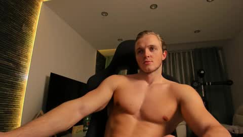 Snapshot of chasereed_ chatting on December 21, 12:07 am Chase Reed online show from December 21, 12:07 am