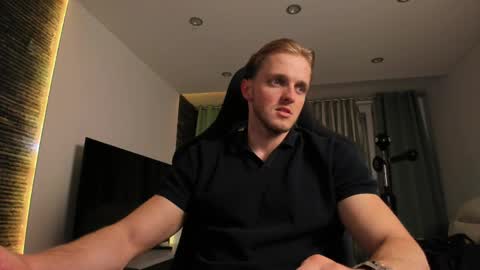 Snapshot of chasereed_ chatting on April 7, 7:03 pm Chase Reed online show from April 7, 7:03 pm