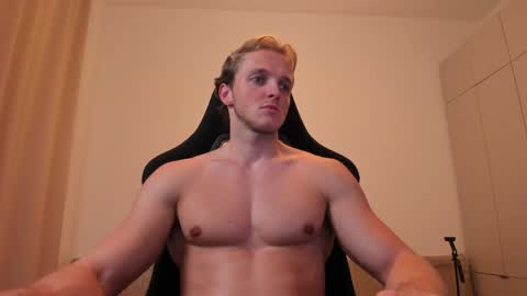 Snapshot of chasereed_ chatting on May 11, 7:33 pm Chase Reed online show from May 11, 7:33 pm