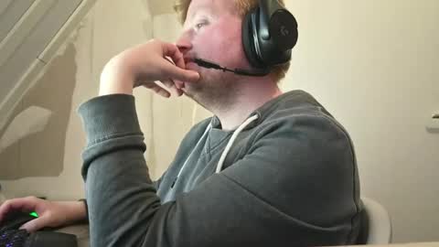 Snapshot of chattygingerboy chatting on July 5, 8:16 pm Gingerboy online show from July 5, 8:16 pm