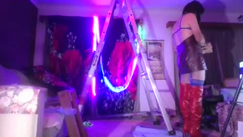 Snapshot of chaturdell9359 chatting on May 23, 2:32 pm We Chat online show from May 23, 2:32 pm