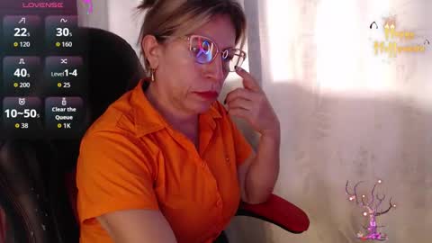 CHAYLA VICTORIA RUIZ  online show from December 4, 11:30 am