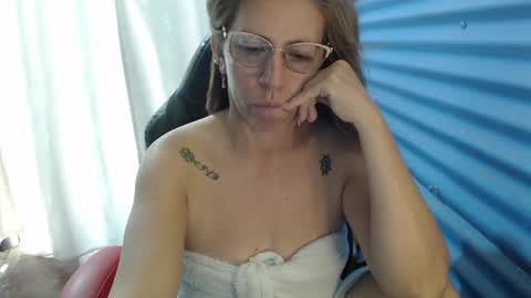 Snapshot of chayla_ruiz chatting on April 19, 3:44 pm CHAYLA VICTORIA RUIZ online show from April 19, 3:44 pm